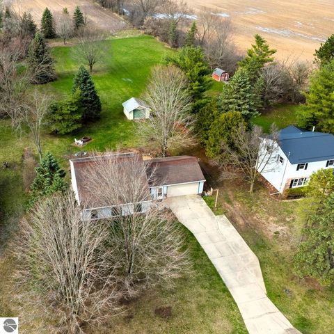 1735 Scully Road, Mt Pleasant, MI 48858