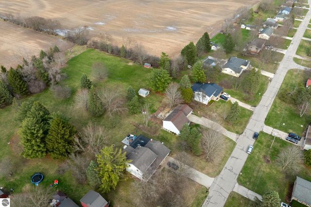 1735 Scully Road, Mt Pleasant, MI 48858