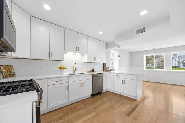 1N335 Purnell Street, Carol Stream, IL 60188