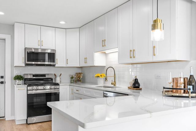 1N335 Purnell Street, Carol Stream, IL 60188