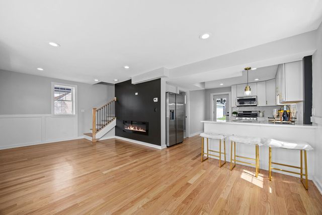 1N335 Purnell Street, Carol Stream, IL 60188