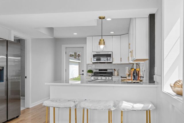 1N335 Purnell Street, Carol Stream, IL 60188