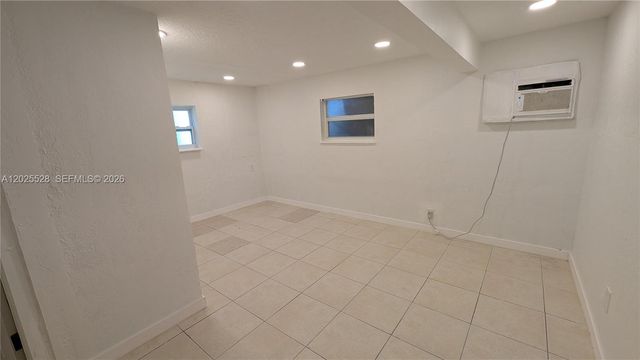 708 NE 4th St 1, Hallandale Beach, FL 33009