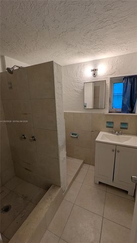 708 NE 4th St 1, Hallandale Beach, FL 33009