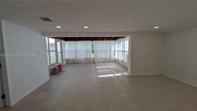 708 NE 4th St 1, Hallandale Beach, FL 33009