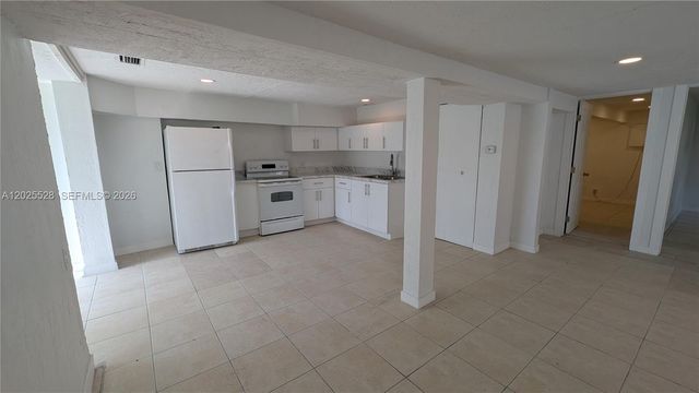 708 NE 4th St 1, Hallandale Beach, FL 33009