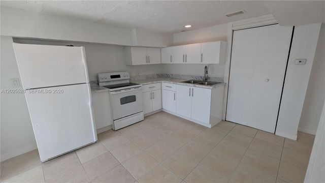 708 NE 4th St 1, Hallandale Beach, FL 33009