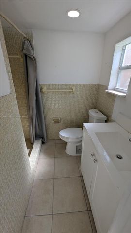 708 NE 4th St 1, Hallandale Beach, FL 33009