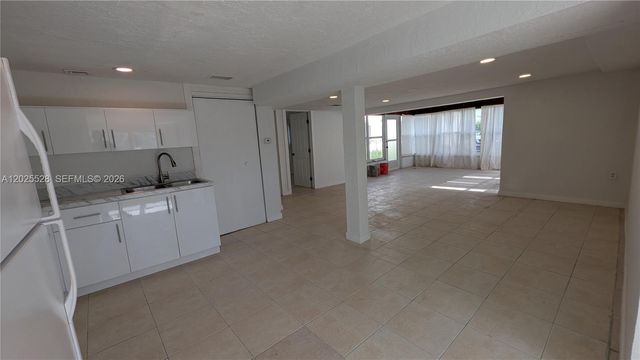 708 NE 4th St 1, Hallandale Beach, FL 33009