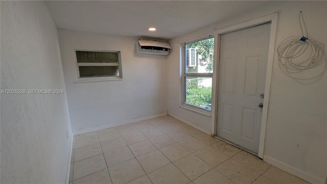 708 NE 4th St 1, Hallandale Beach, FL 33009