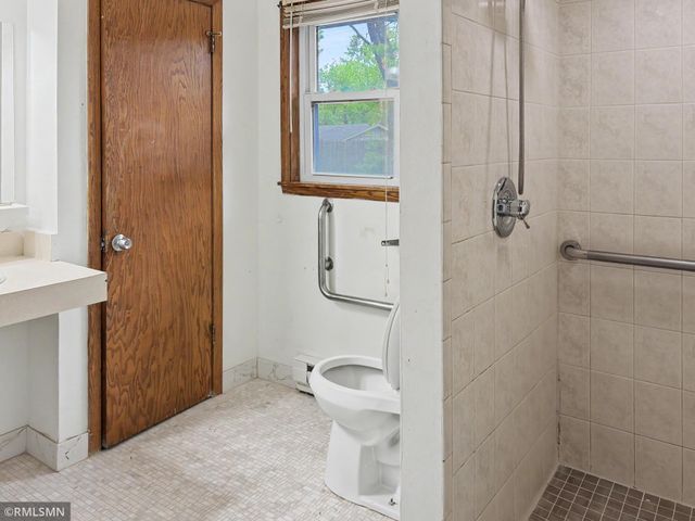 6213 Chowen Avenue N, Brooklyn Center, MN 55429