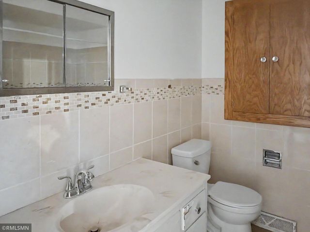 6213 Chowen Avenue N, Brooklyn Center, MN 55429