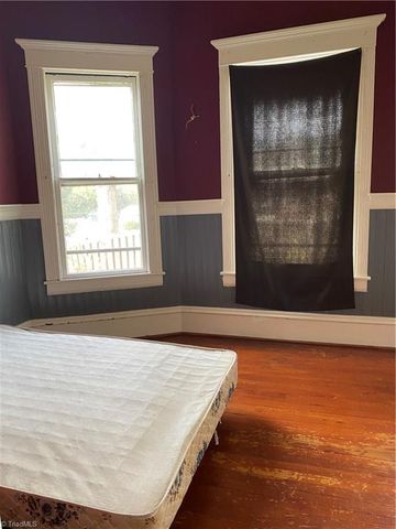504 W Webb Avenue, Burlington, NC 27217