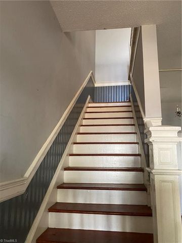 504 W Webb Avenue, Burlington, NC 27217