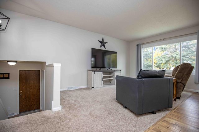 21 Birch Lane S, Fargo, ND 58103