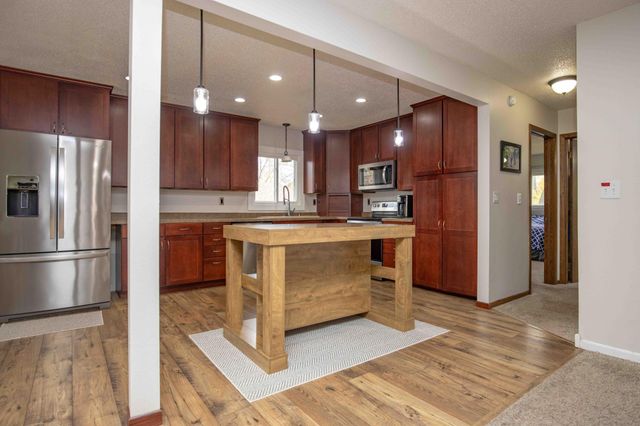 21 Birch Lane S, Fargo, ND 58103