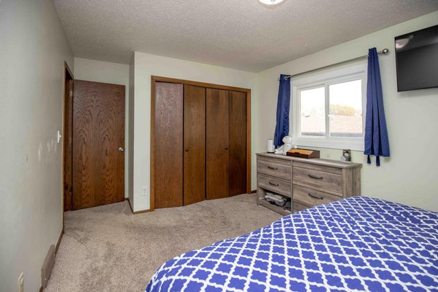 21 Birch Lane S, Fargo, ND 58103