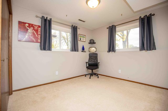 21 Birch Lane S, Fargo, ND 58103