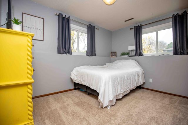 21 Birch Lane S, Fargo, ND 58103