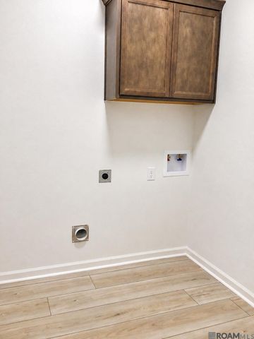 23668 Sweetbriar Ct, Denham Springs, LA 70726