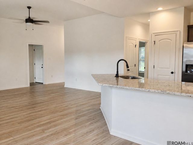 23668 Sweetbriar Ct, Denham Springs, LA 70726