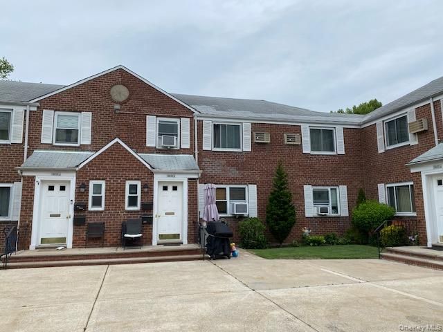 254-25 75th Avenue 2nd fl, Glen Oaks, NY 11004