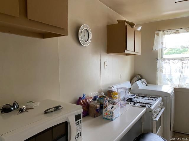 254-25 75th Avenue 2nd fl, Glen Oaks, NY 11004