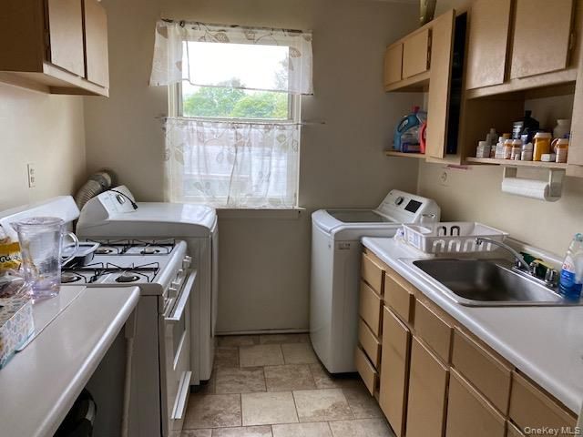 254-25 75th Avenue 2nd fl, Glen Oaks, NY 11004