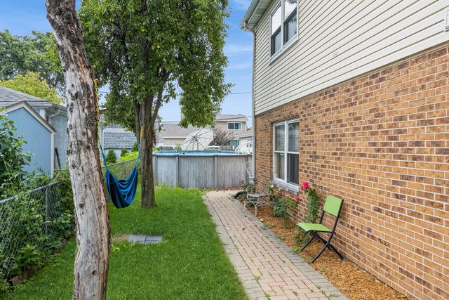 6614 Kane Avenue, Hodgkins, IL 60525