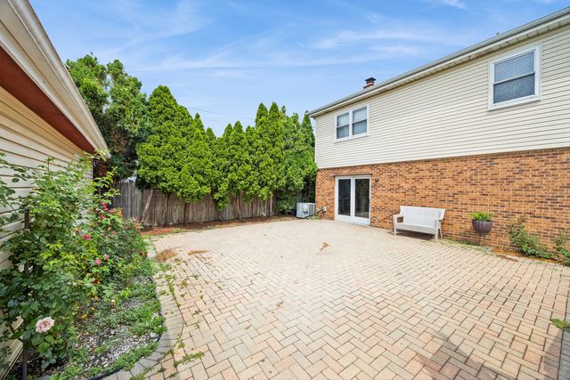 6614 Kane Avenue, Hodgkins, IL 60525