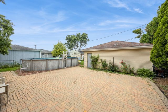 6614 Kane Avenue, Hodgkins, IL 60525