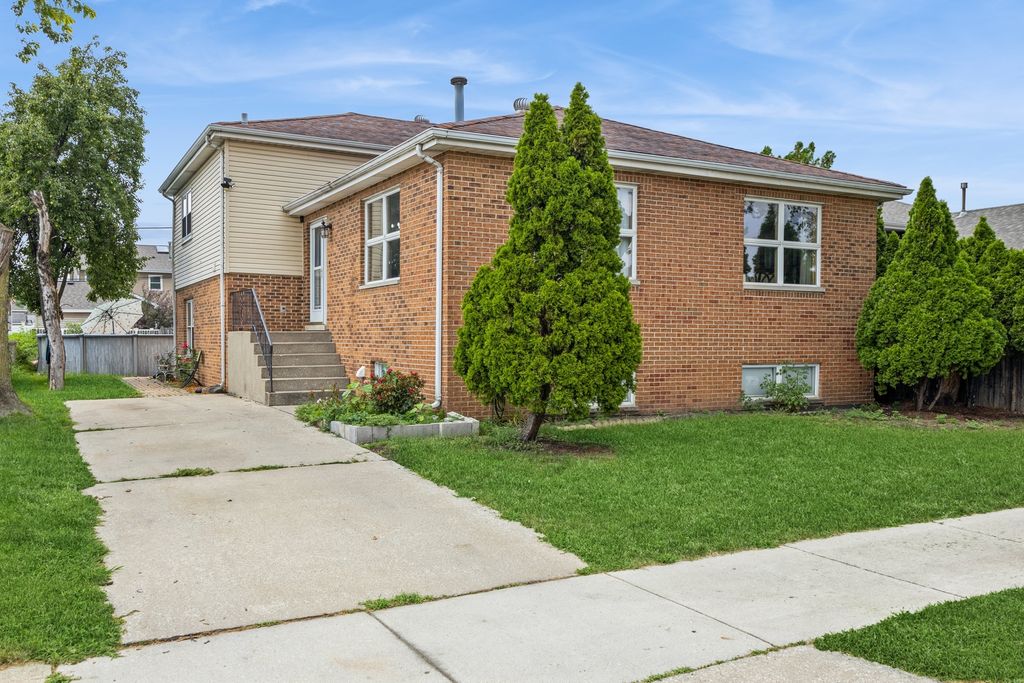 6614 Kane Avenue, Hodgkins, IL 60525