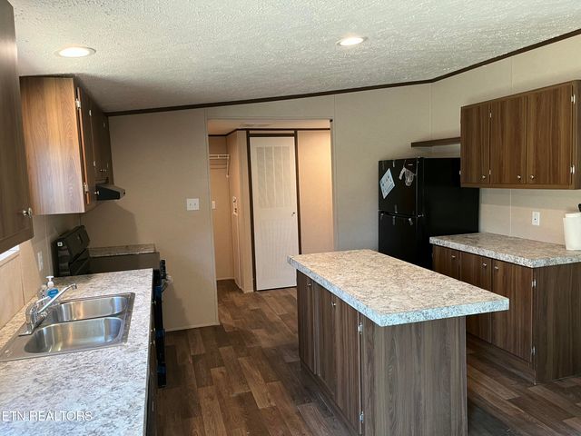 1415 Daysville Rd, Rockwood, TN 37854