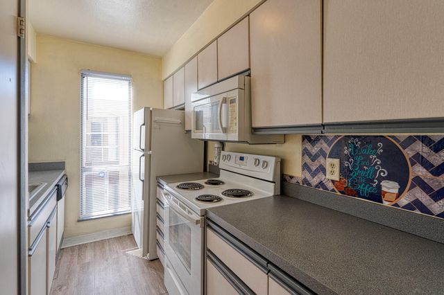 1601 Pennsylvania Street NE P4, Albuquerque, NM 87110