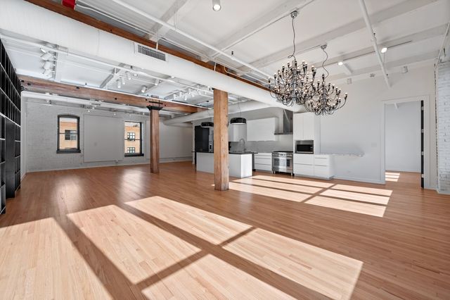 900 W JACKSON Boulevard 3W, Chicago, IL 60607