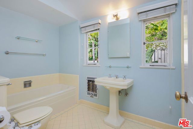 2120 Outpost Drive, Los Angeles, CA 90068