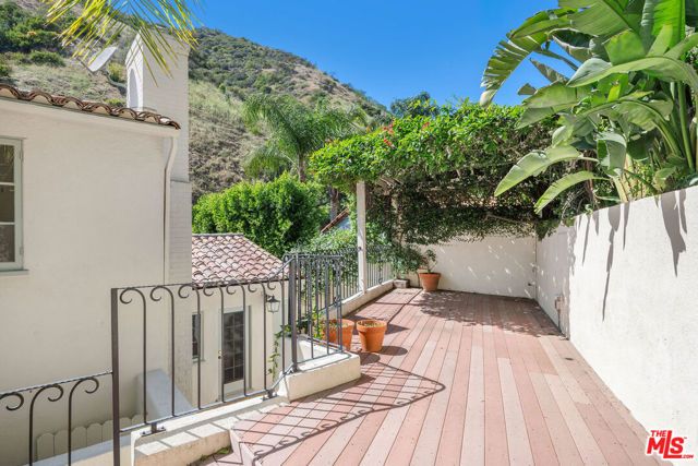 2120 Outpost Drive, Los Angeles, CA 90068