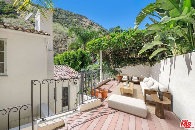 2120 Outpost Drive, Los Angeles, CA 90068