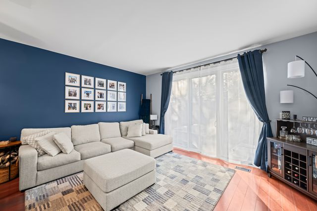 74 Harvest Gate 0, Lake In The Hills, IL 60156