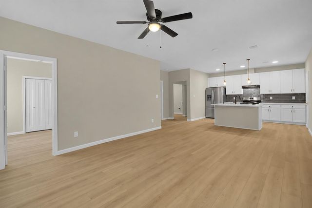 101 E James Street, Baytown, TX 77520