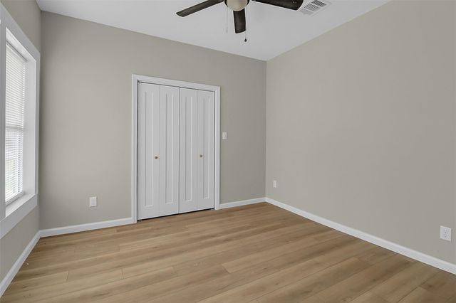 101 E James Street, Baytown, TX 77520