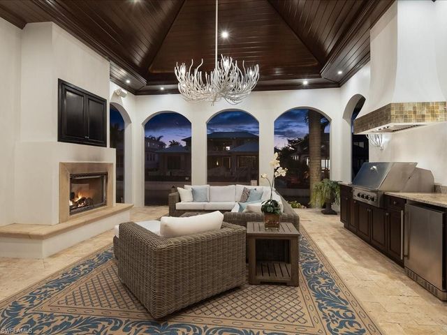 1750 4th ST S, Naples, FL 34102