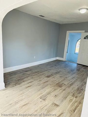 902 Woodlawn Drive, Sebring, FL 33870