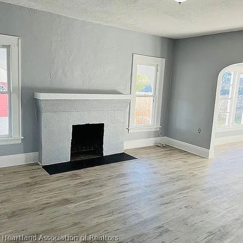 902 Woodlawn Drive, Sebring, FL 33870