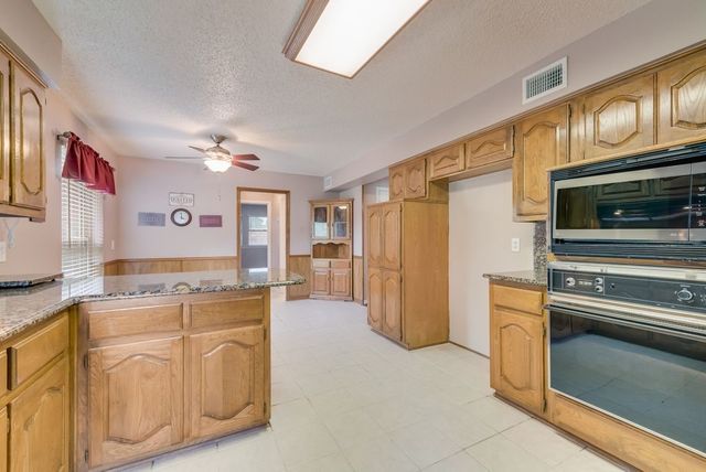 834 Rock Creek Lane, Red Oak, TX 75154