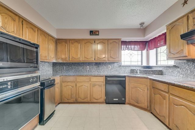 834 Rock Creek Lane, Red Oak, TX 75154