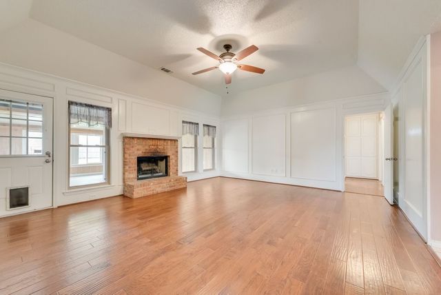 834 Rock Creek Lane, Red Oak, TX 75154