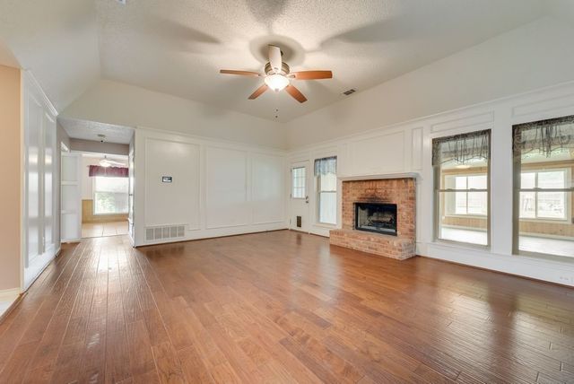 834 Rock Creek Lane, Red Oak, TX 75154