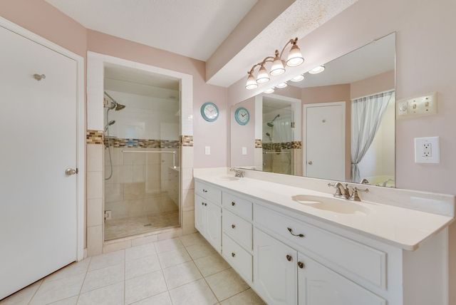 834 Rock Creek Lane, Red Oak, TX 75154