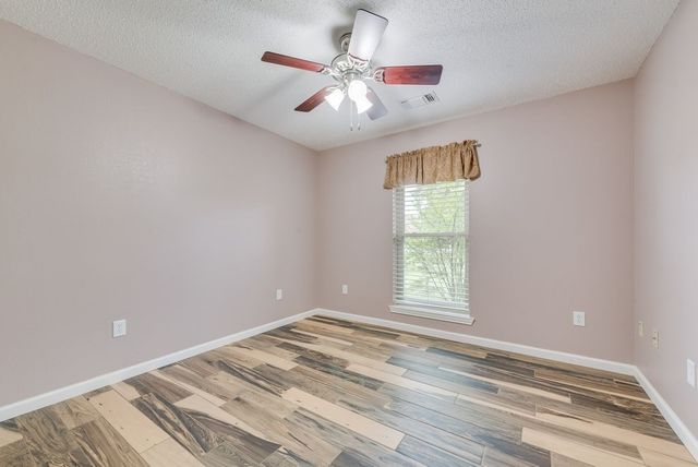 834 Rock Creek Lane, Red Oak, TX 75154